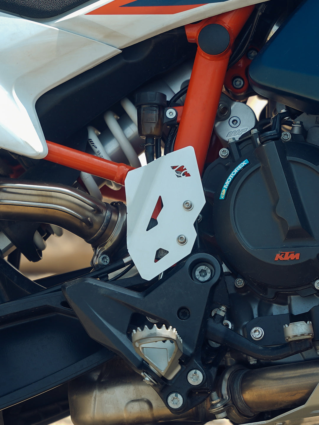 Legundary KTM ADV 890 Titan Master Cylinder Guard Silver