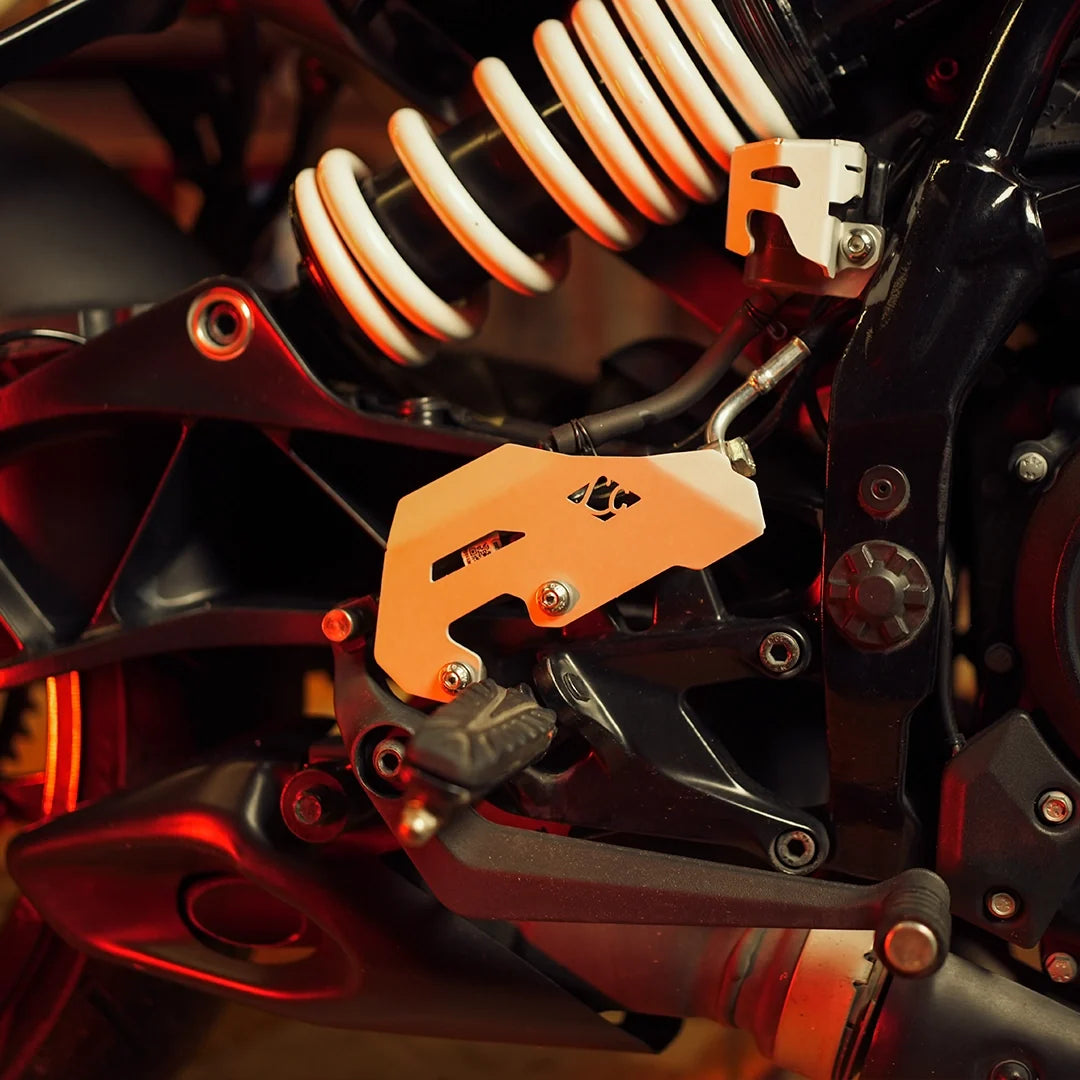 LEGUNDARY KTM DUKE 390 GEN 3/250 GEN 3 TITAN BOOT GUARDS SILVER