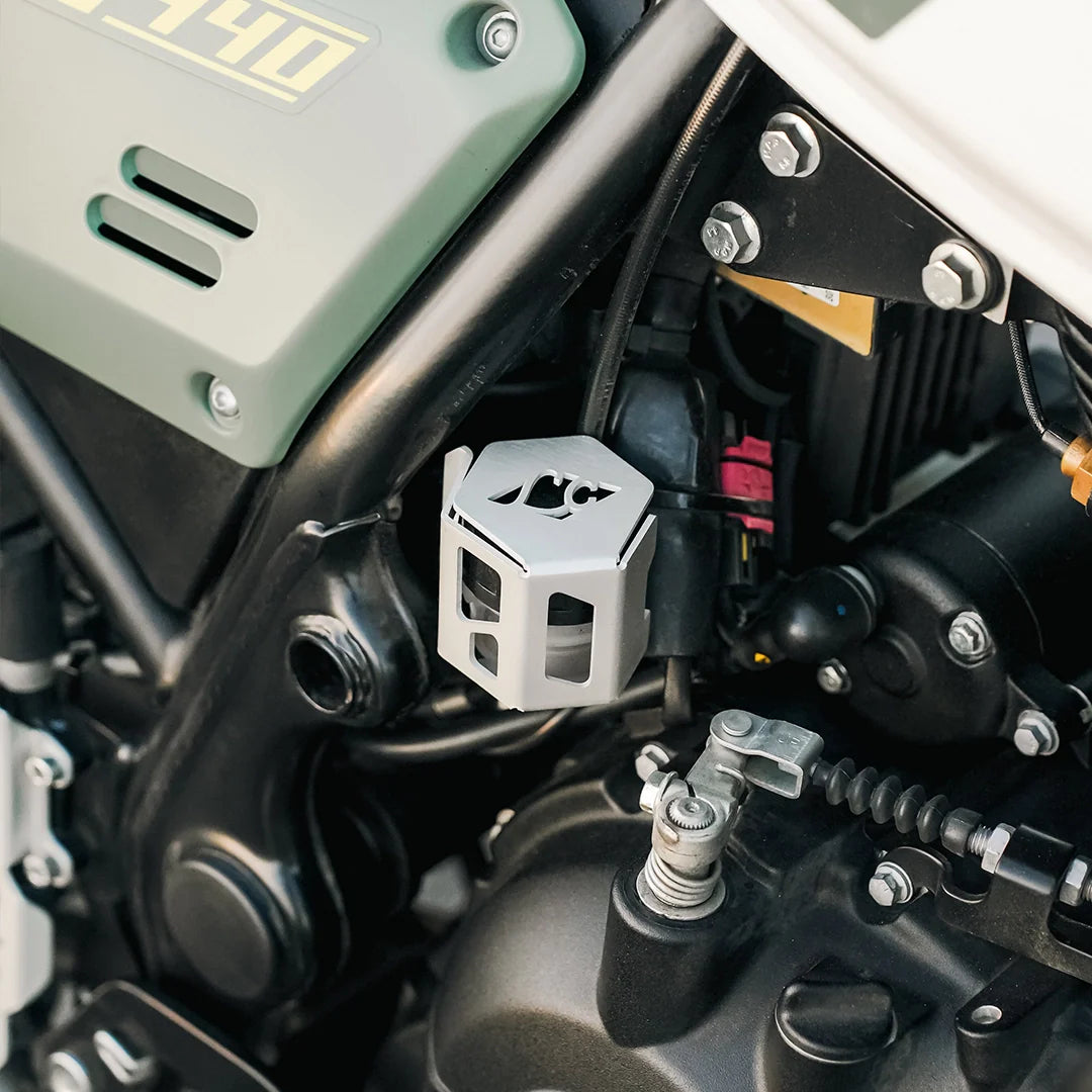 LEGUNDARY SCRAM 440 CASQUE REAR OIL CAP SILVER