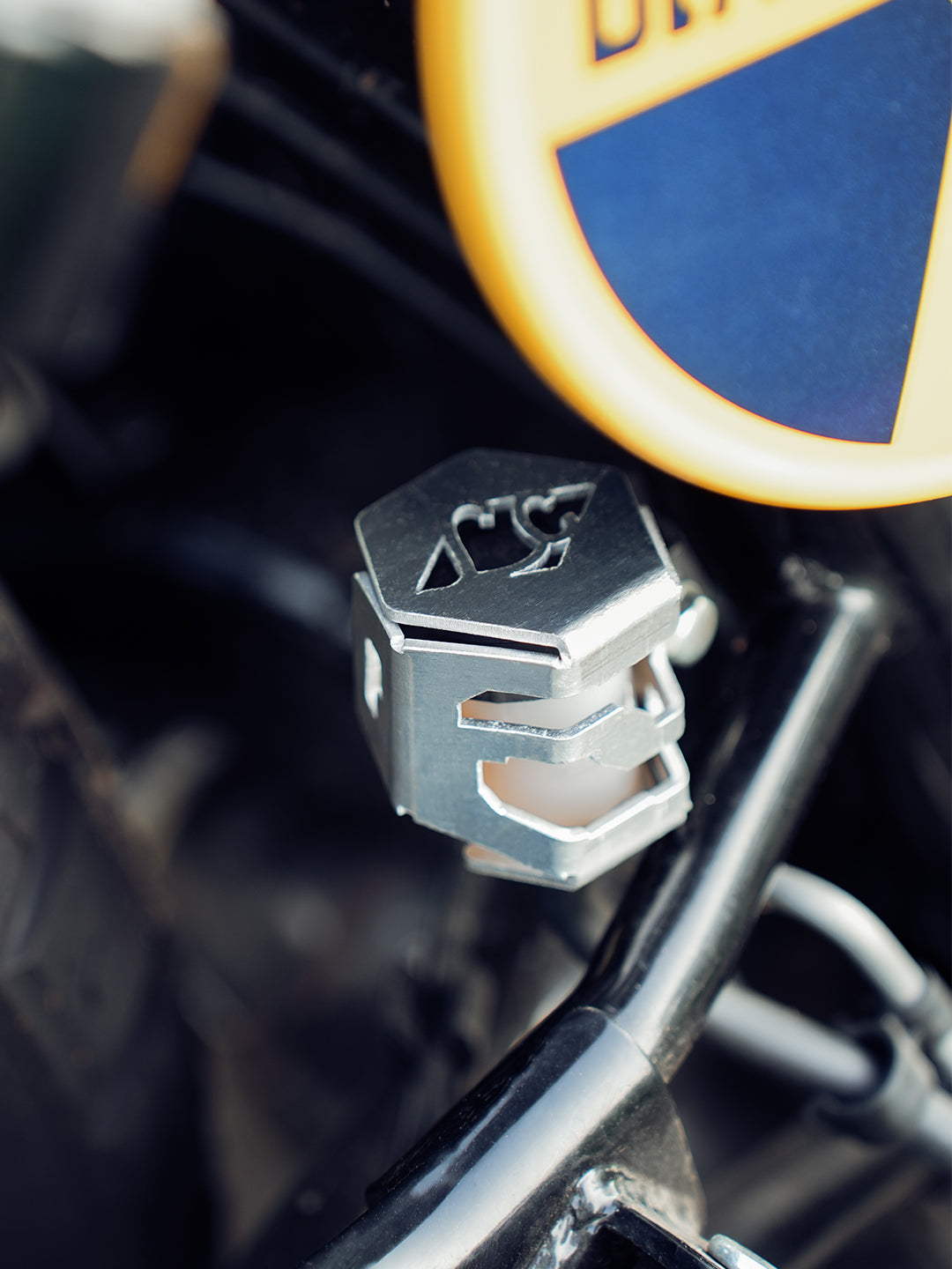 Legundary RE Bear 650 Casque Rear Oil Cap