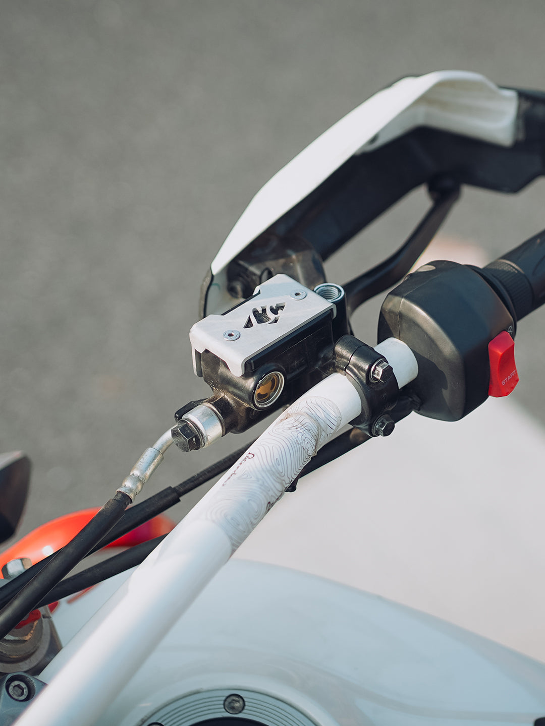 Legundary Xpulse 200 4V Pro Tricorn Front Oil Cap