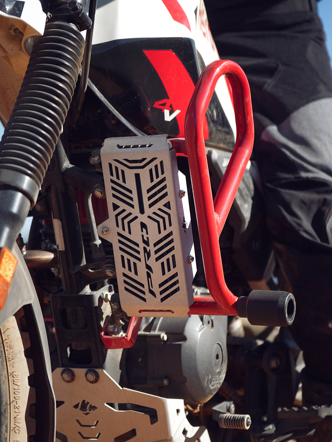 Legundary Xpulse 200 4V Pro Vector Radiator Grill