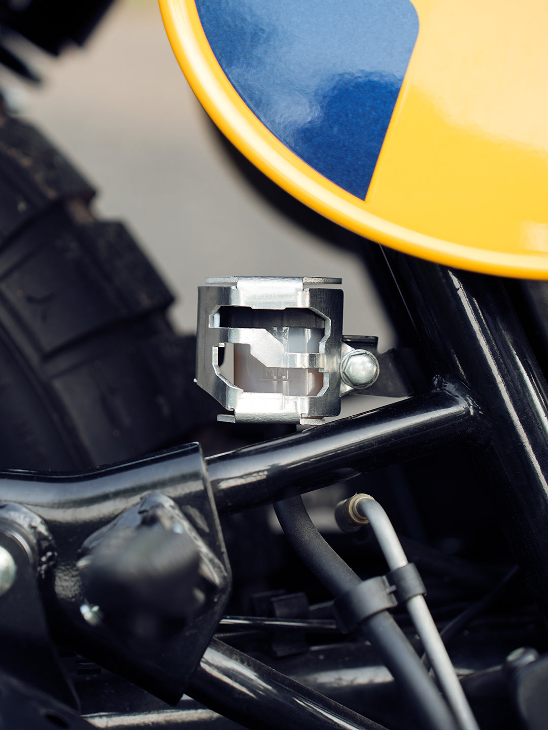 Legundary RE Bear 650 Casque Rear Oil Cap