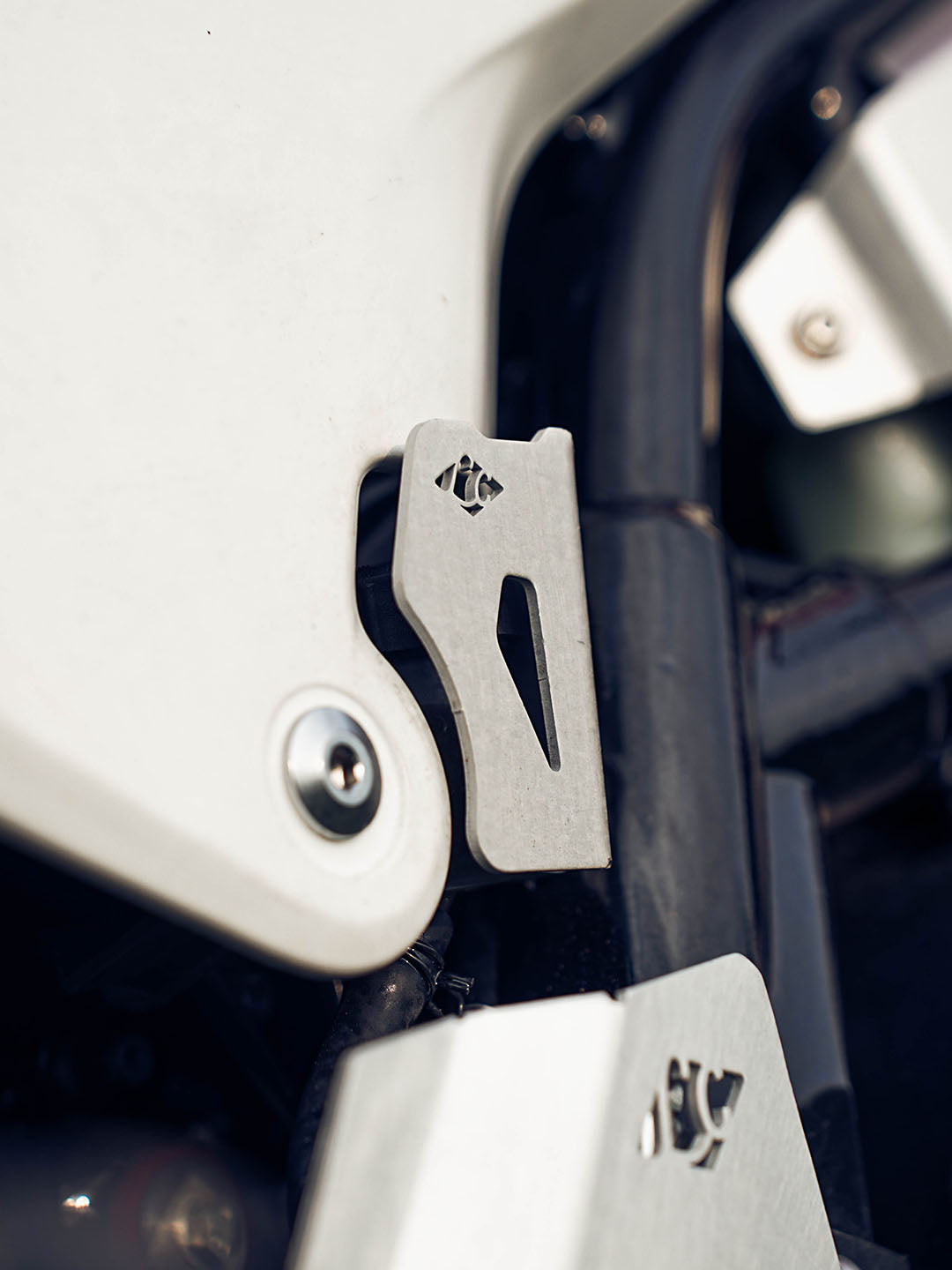 Legundary KTM ADV 390 2025 Model Casque Rear Oil Cap Silver