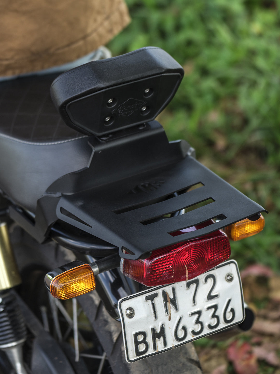 Legundary Interceptor Backrest With Carrier