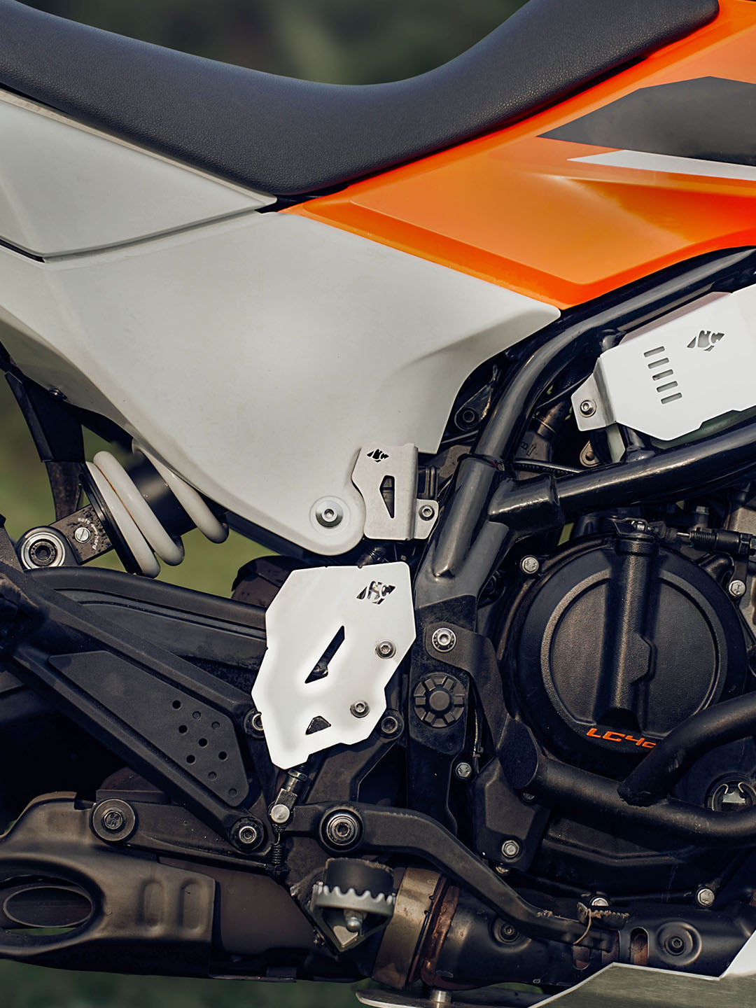 Legundary KTM ADV 390 2025 Model Casque Rear Oil Cap Silver