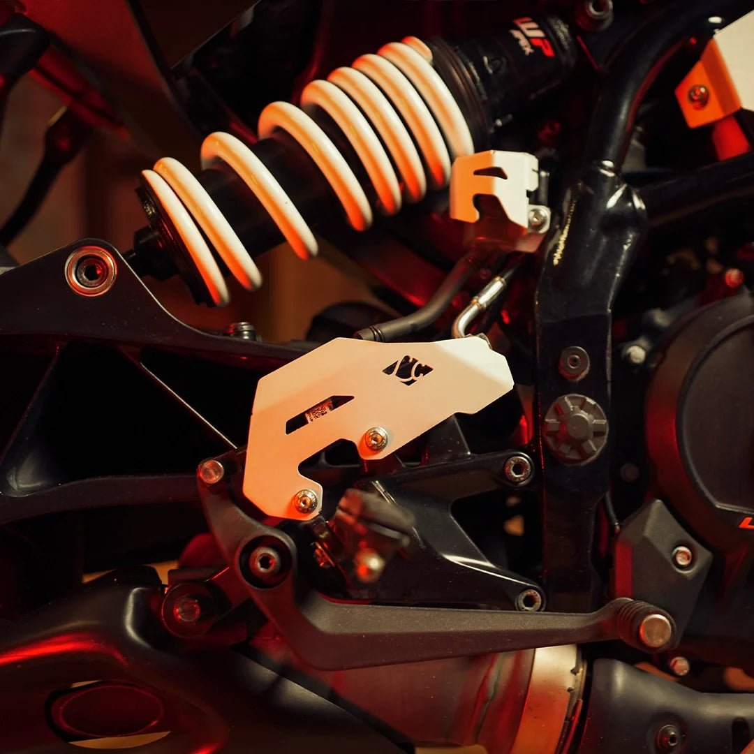LEGUNDARY KTM DUKE 390 GEN 3/250 GEN 3 TITAN BOOT GUARDS SILVER