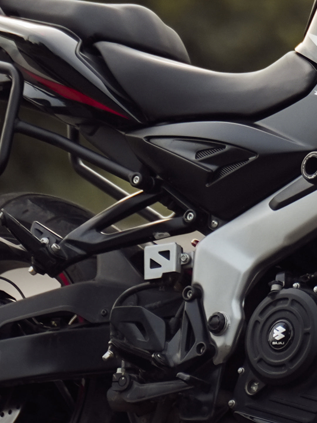 Legundary Bajaj Pulsar NS400Z Casque Rear Oil Cap