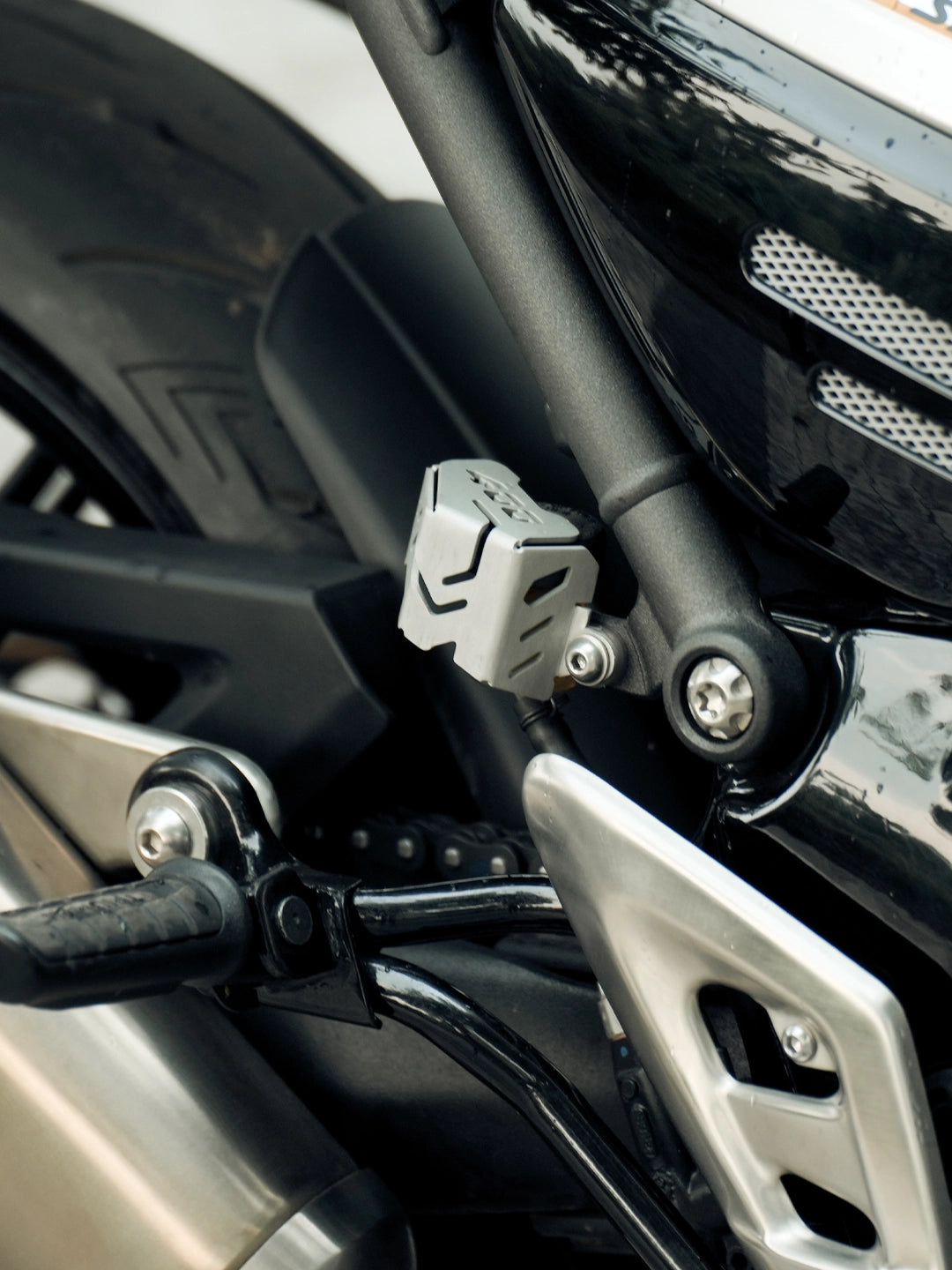 Legundary Triumph Speed 400 Casque Rear Oil Cap