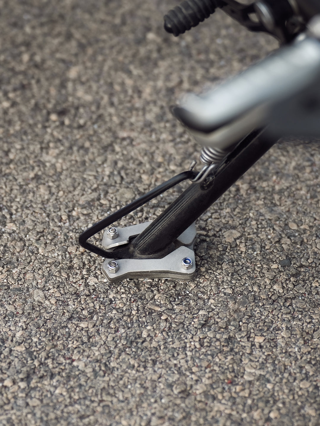 Legundary Apache RTR310 Brogue Side Stand Base