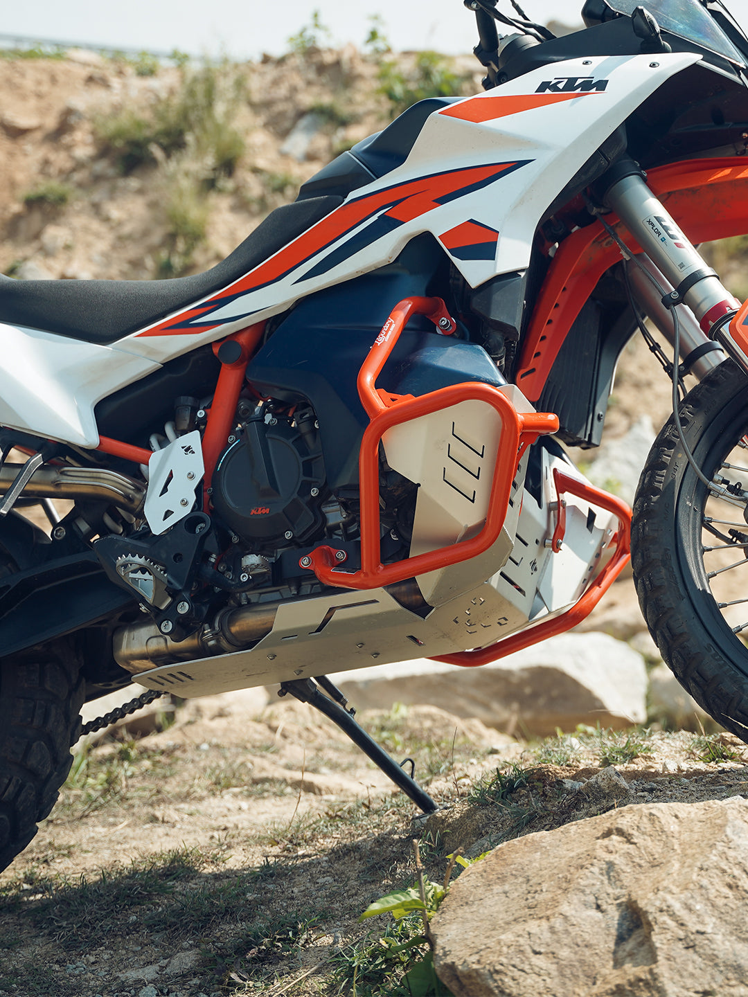 Legundary KTM ADV 890 Vambrace Bash Plate Silver