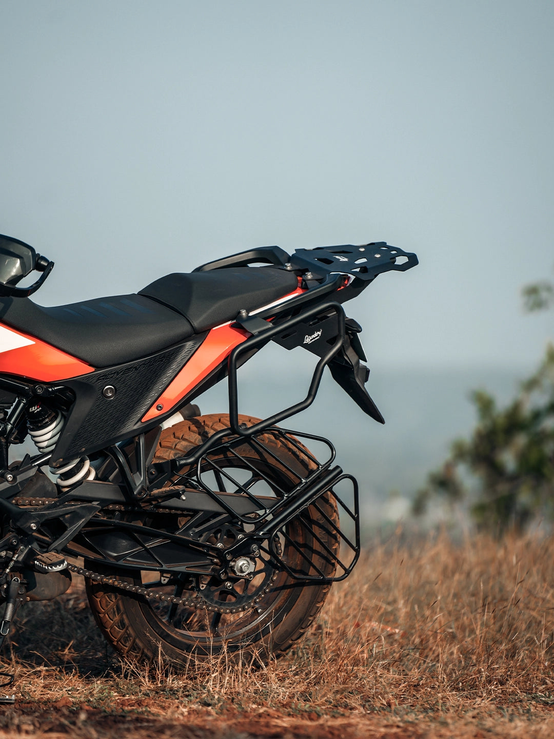 Legundary ADV390 Casus Saddle Stay