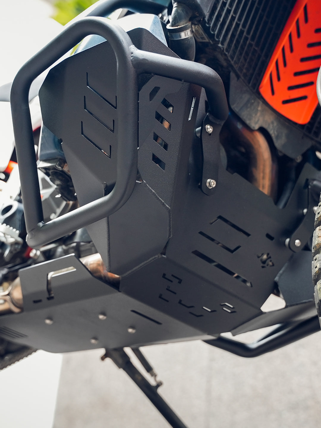 Legundary KTM ADV 890 Vambrace Bash Plate Black