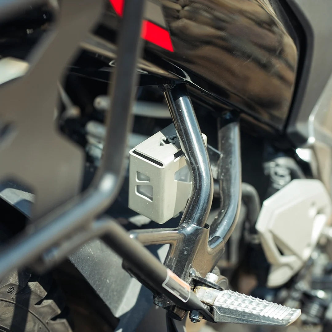 Legundary V Strom 250 Casque Rear Oil Cap