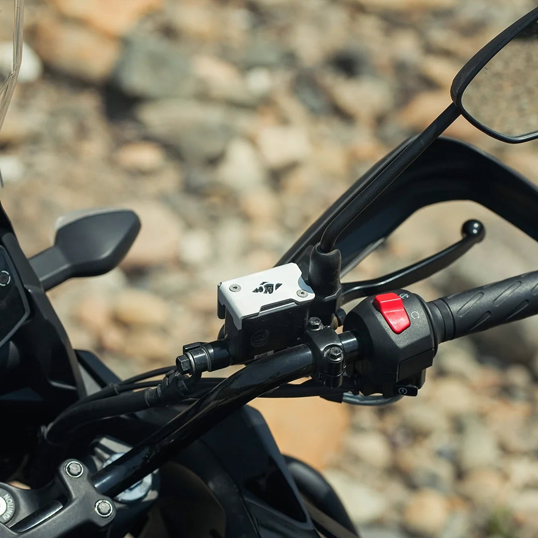 Legundary V Strom 250 Tricorn Front Oil Cap