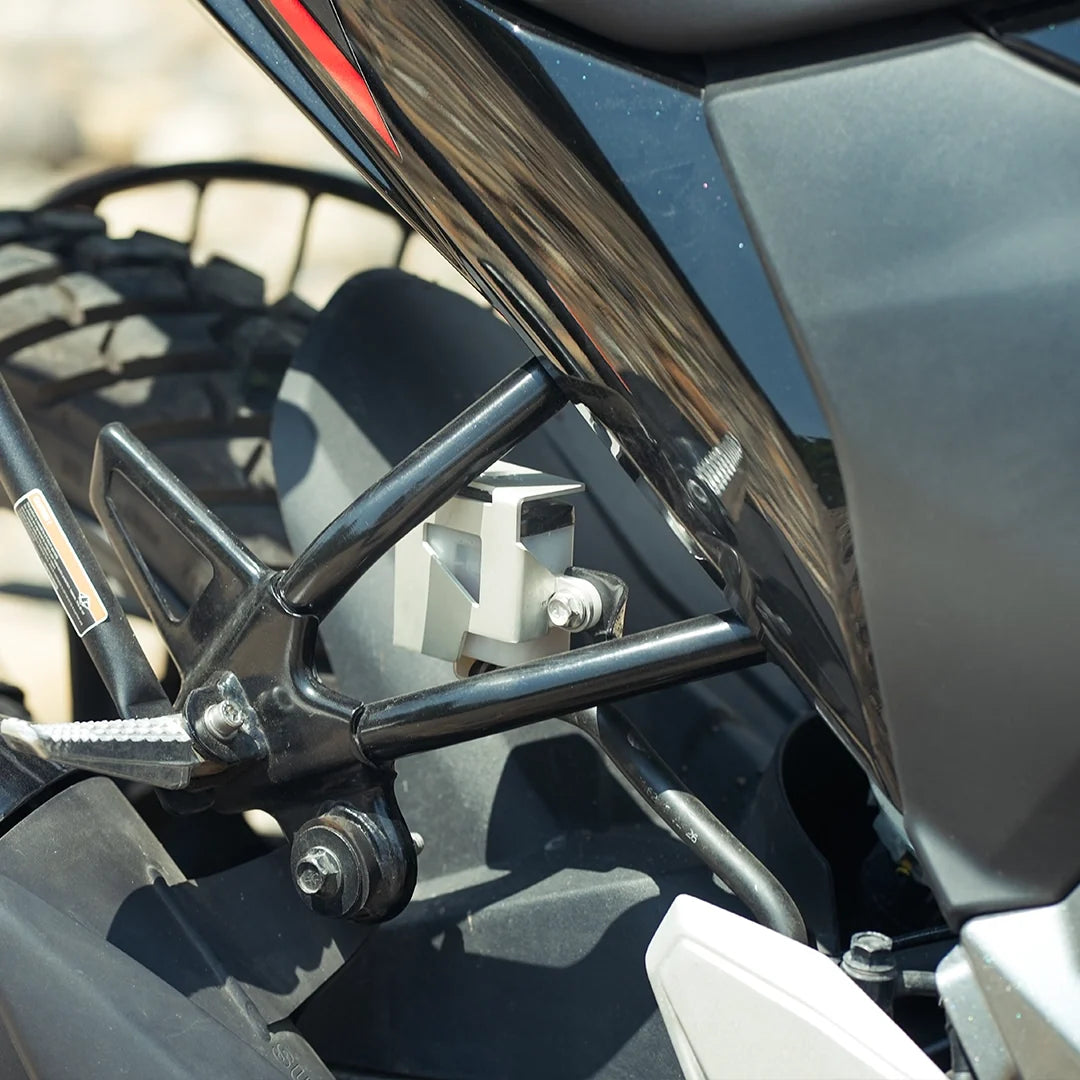 Legundary V Strom 250 Casque Rear Oil Cap