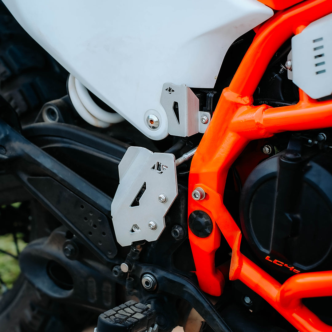 Legundary KTM 390 Enduro R Casque Rear Oil Cap Silver