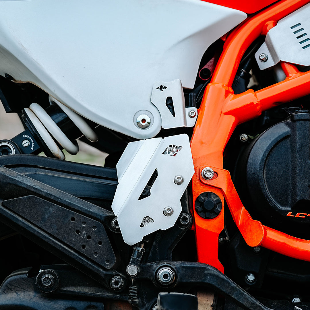 Legundary KTM 390 Enduro R Casque Rear Oil Cap Silver