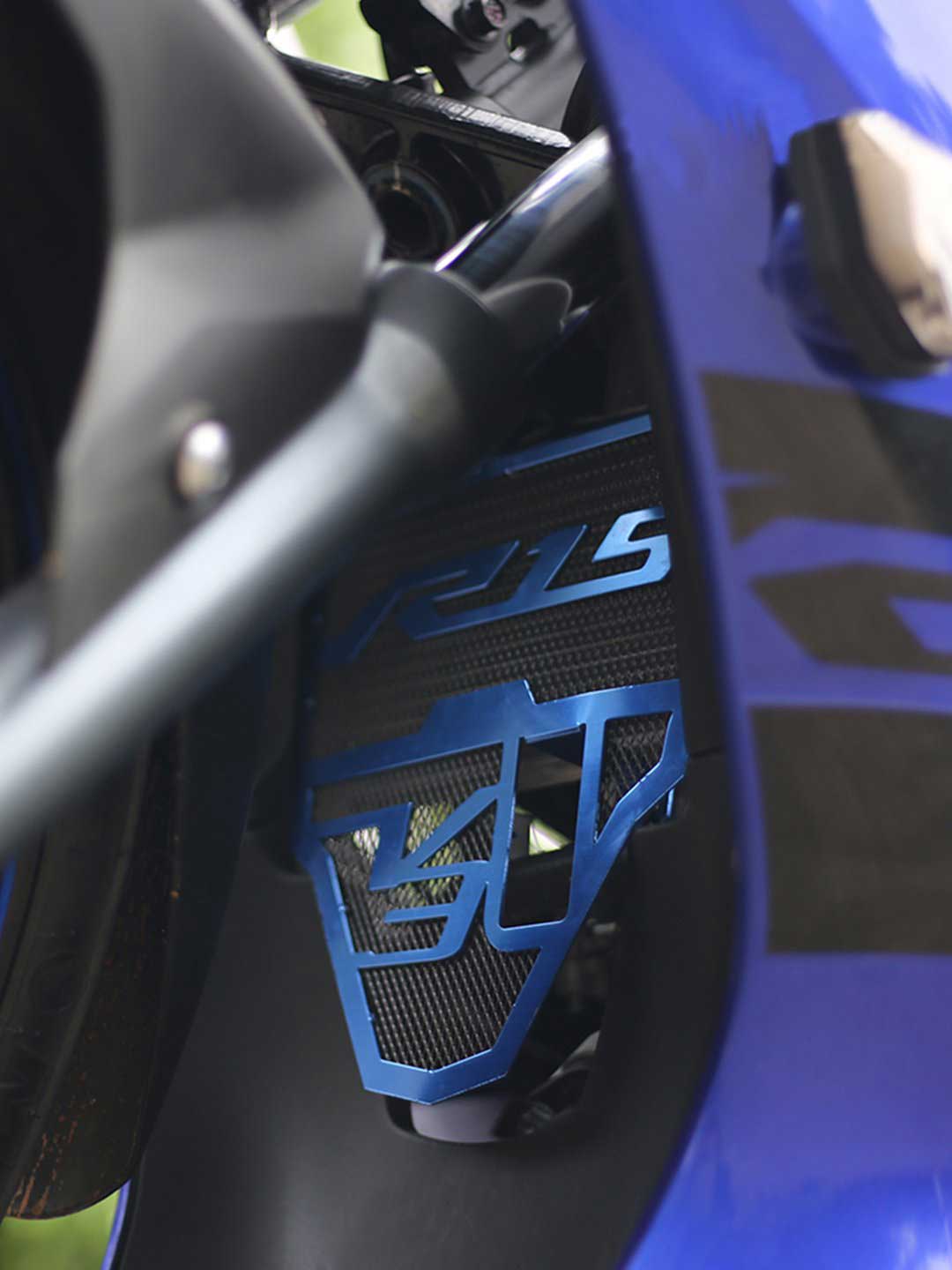 Yamaha r15 store v3 radiator guard